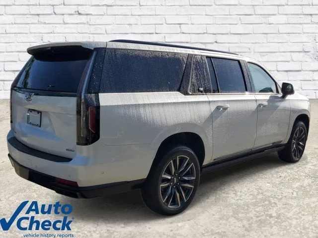 2023 Cadillac Escalade ESV Sport Platinum photo 4