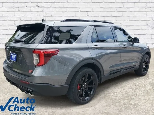 2023 Ford Explorer ST photo 4