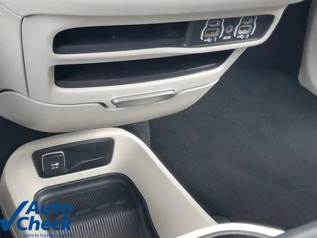 2024 Chrysler Pacifica Touring L photo 26