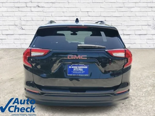 2024 GMC Terrain SLE photo 3