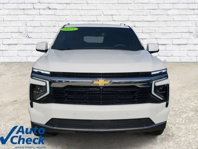 2025 Chevrolet Suburban LS photo 5