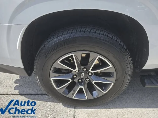 2023 Chevrolet Suburban Z71 photo 9