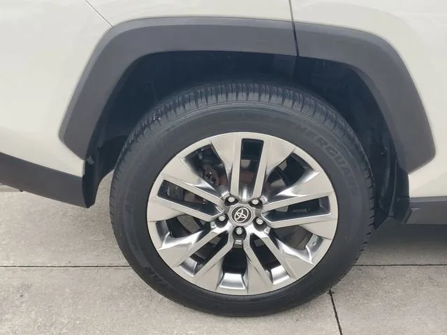 2020 Toyota RAV4 Limited photo 7