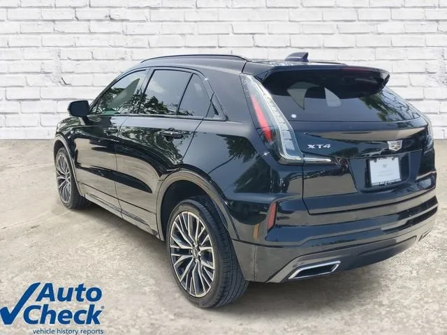 2024 Cadillac XT4 Sport photo 2