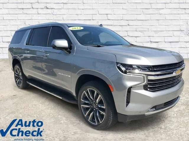 2024 Chevrolet Suburban LT photo 5