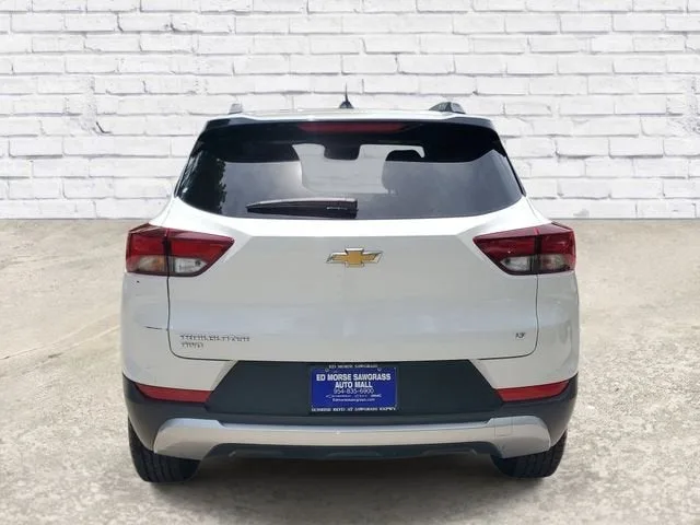 2023 Chevrolet Trailblazer LT photo 2