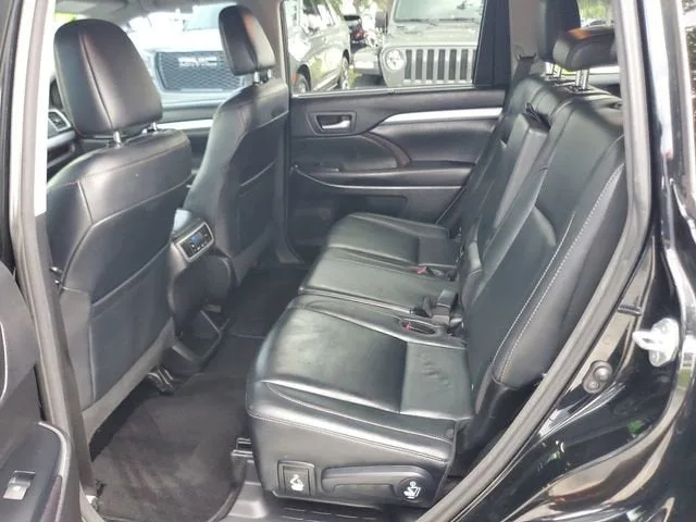 2016 Toyota Highlander XLE photo 12