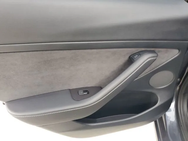 2023 Tesla Model 3 Performance photo 13