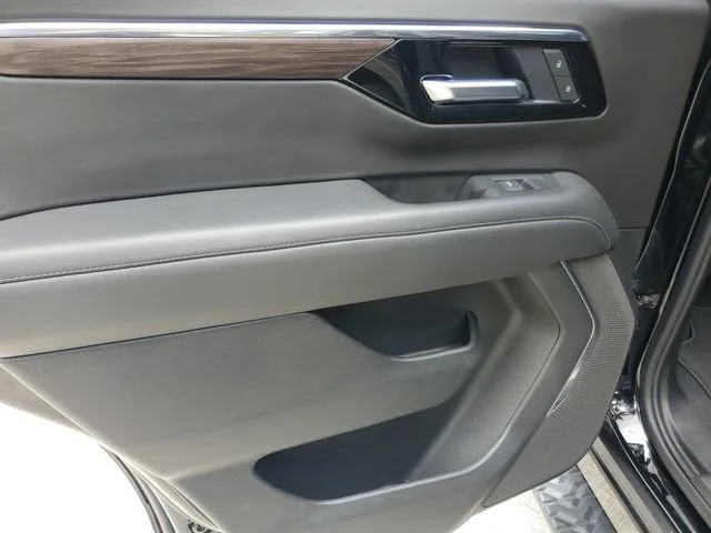 2025 Chevrolet Tahoe Z71 photo 14