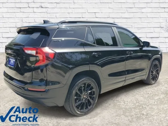 2024 GMC Terrain SLE photo 4