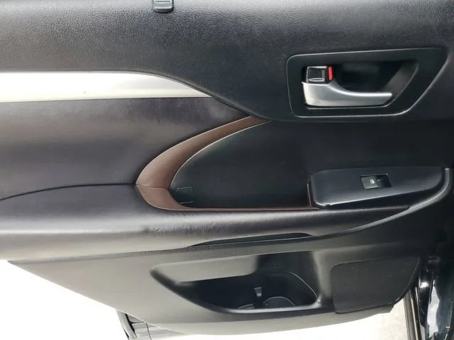 2016 Toyota Highlander XLE photo 14