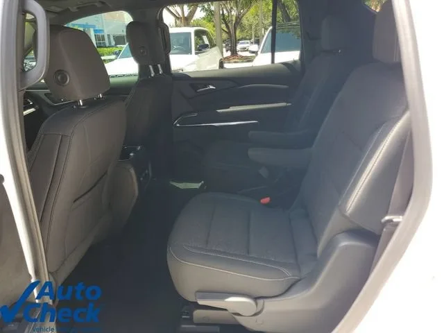 2024 Chevrolet Traverse LT photo 13