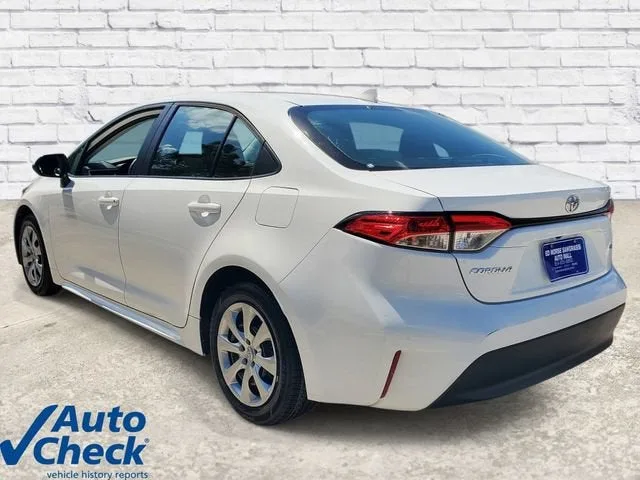 2024 Toyota Corolla LE photo 2