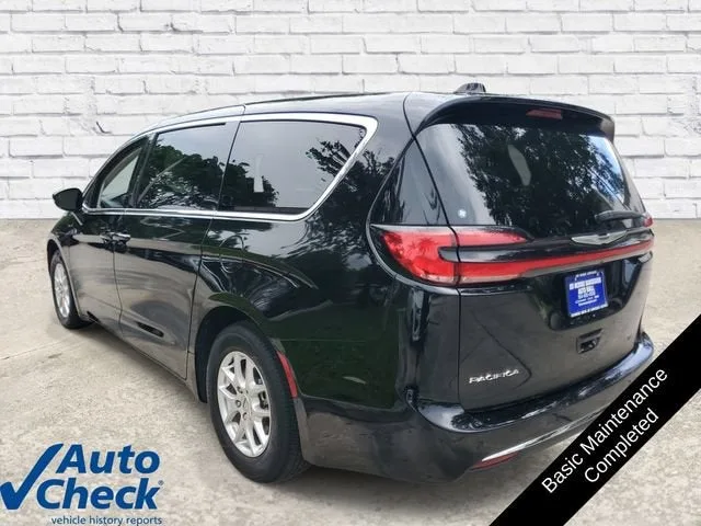 2024 Chrysler Pacifica Touring L photo 2