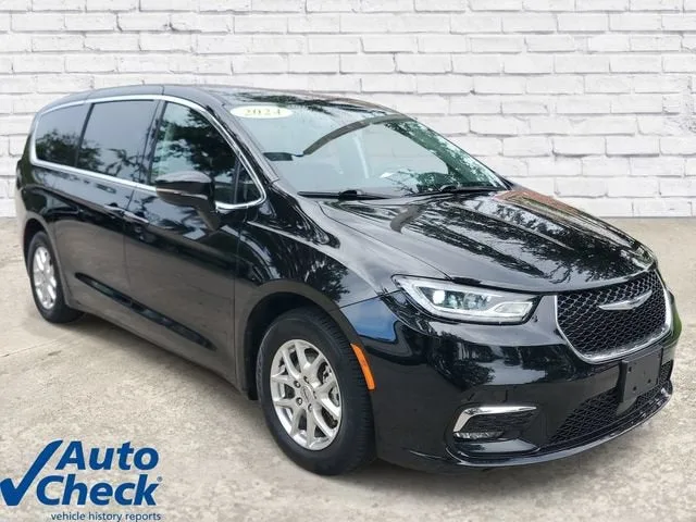 2024 Chrysler Pacifica Touring L photo 5