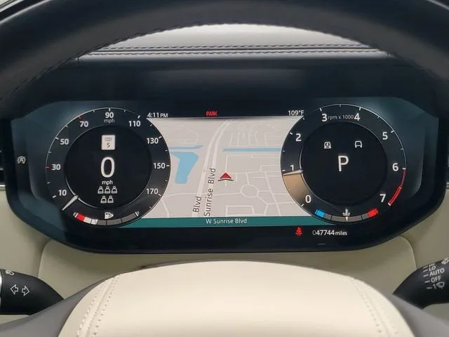 2023 Land Rover Range Rover SE photo 27