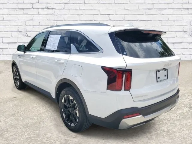 2024 Kia Sorento S photo 2