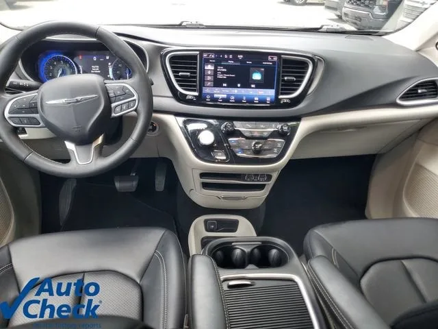 2024 Chrysler Pacifica Touring L photo 14