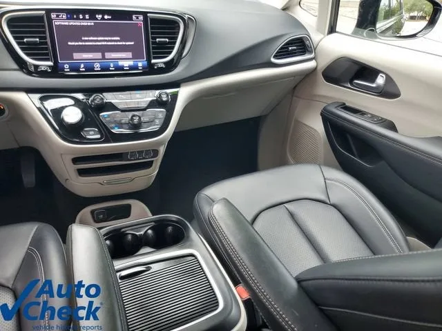 2024 Chrysler Pacifica Touring L photo 15
