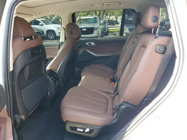 2021 BMW X7 xDrive40i photo 13