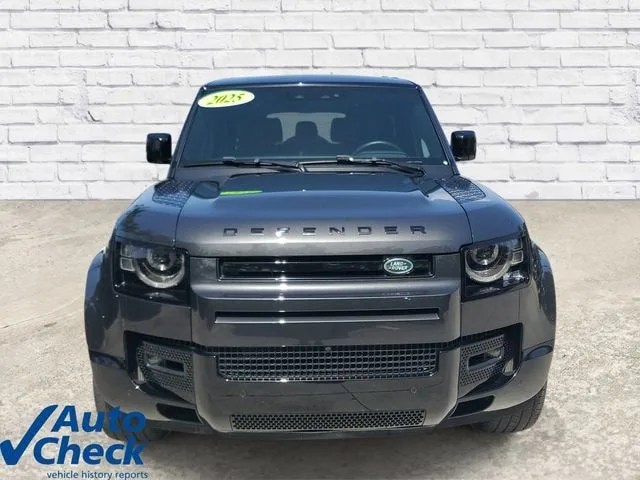 2025 Land Rover Defender X-Dynamic SE photo 5