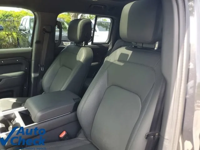 2025 Land Rover Defender X-Dynamic SE photo 19