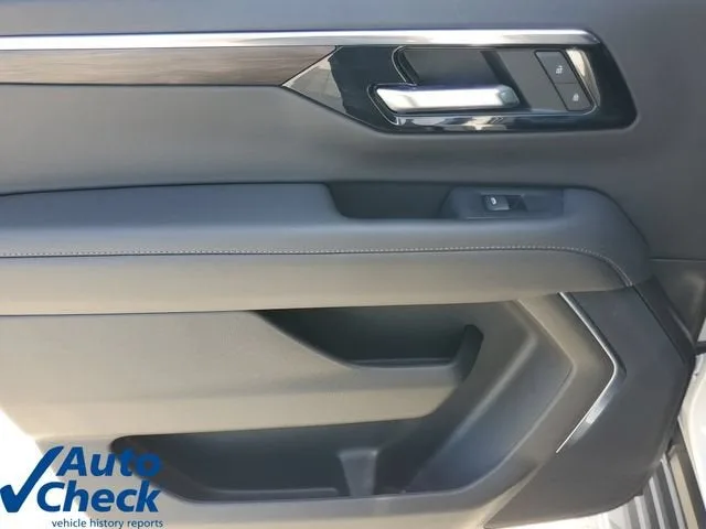 2025 Chevrolet Suburban LS photo 12