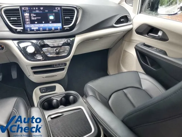 2024 Chrysler Pacifica Touring L photo 15