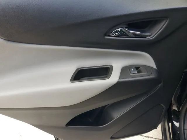 2023 Chevrolet Equinox LS photo 12
