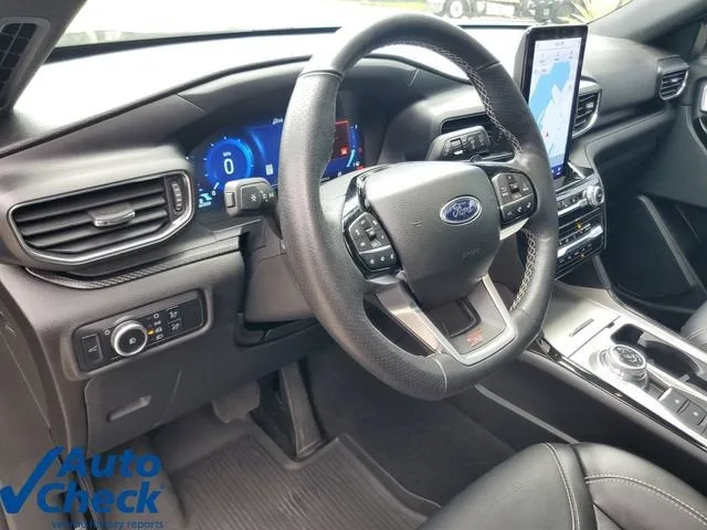 2023 Ford Explorer ST photo 21