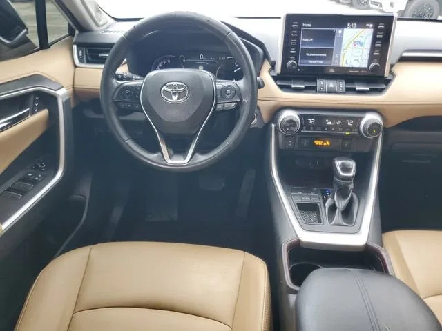 2020 Toyota RAV4 Limited photo 17
