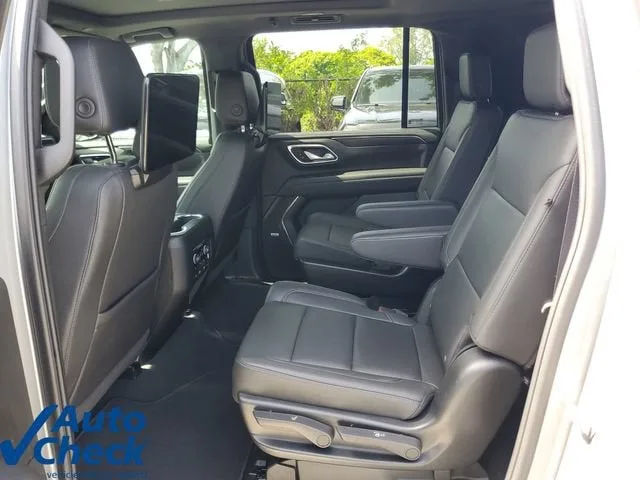 2024 Chevrolet Suburban LT photo 14