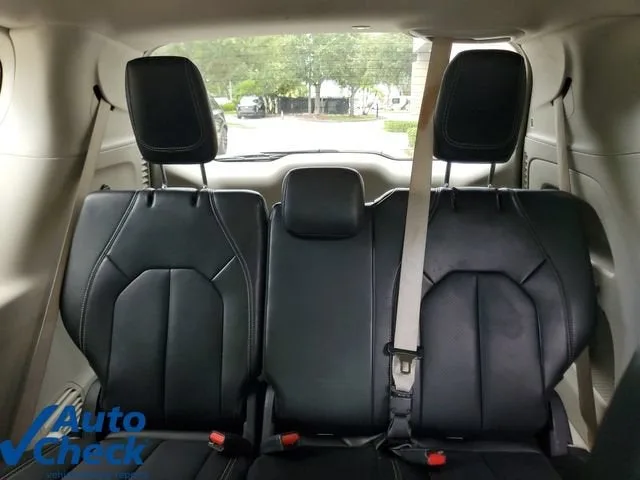 2024 Chrysler Pacifica Touring L photo 11