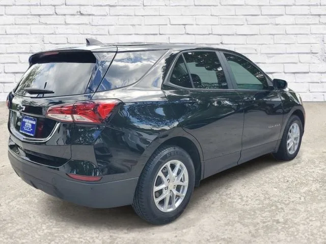 2023 Chevrolet Equinox LS photo 4