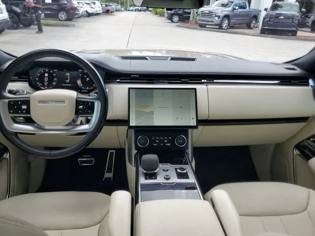 2023 Land Rover Range Rover SE photo 16