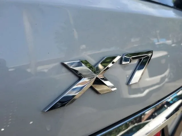 2021 BMW X7 xDrive40i photo 9