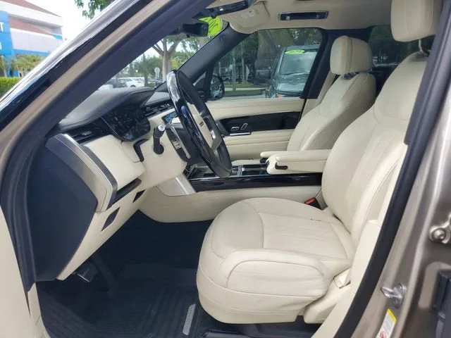2023 Land Rover Range Rover SE photo 20