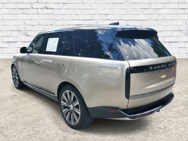 2023 Land Rover Range Rover SE photo 2