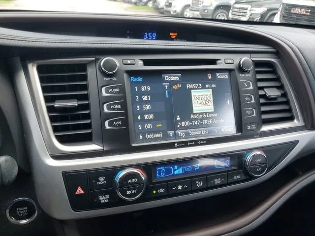 2016 Toyota Highlander XLE photo 26