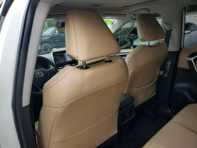 2020 Toyota RAV4 Limited photo 12
