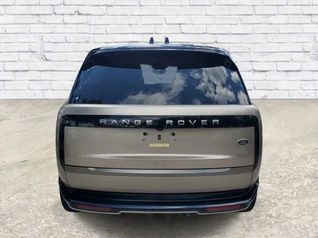 2023 Land Rover Range Rover SE photo 3