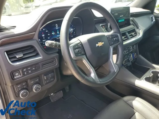2024 Chevrolet Suburban LT photo 21