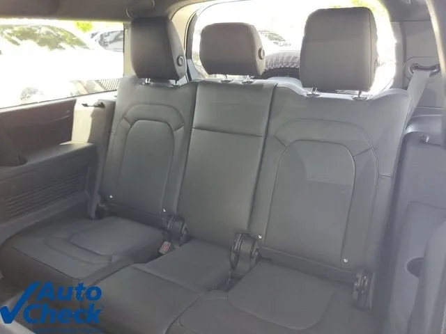 2025 Land Rover Defender X-Dynamic SE photo 10