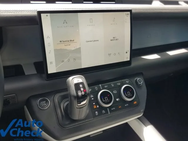 2025 Land Rover Defender X-Dynamic SE photo 27
