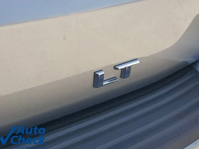 2024 Chevrolet Suburban LT photo 9