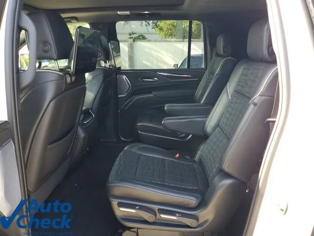 2023 Cadillac Escalade ESV Sport Platinum photo 13