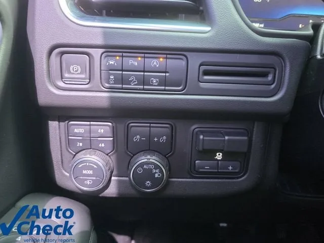 2023 Chevrolet Suburban Z71 photo 32