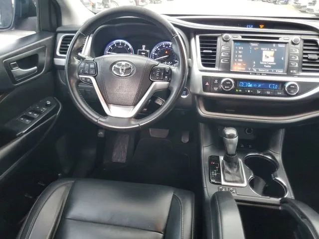 2016 Toyota Highlander XLE photo 18