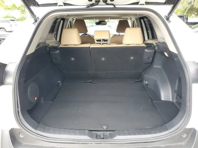 2020 Toyota RAV4 Limited photo 9