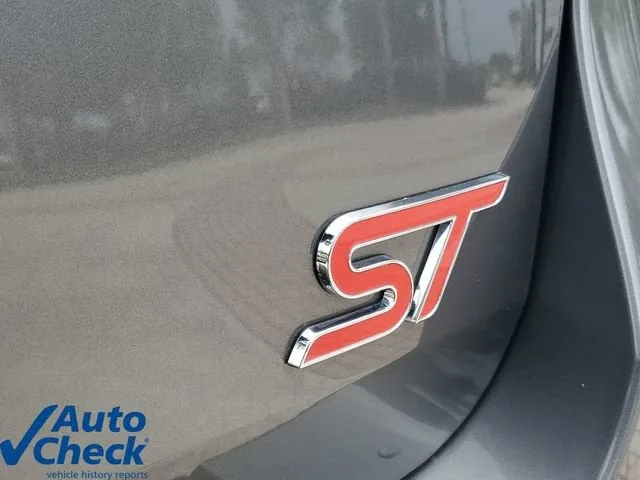 2023 Ford Explorer ST photo 9